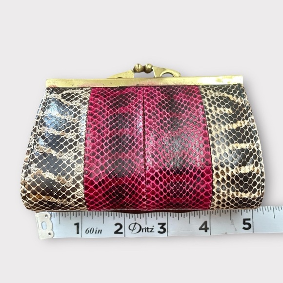 Vintage 1960s Genuine Snakeskin Kisslock Closure Mini Coin Bag in Raspberry Pink - Picture 10 of 12